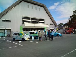 写真：お伊勢さんマラソン電気自動車の展示の様子1