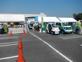 写真:超小型モビリティの試乗会の様子1
