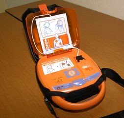 写真:AED