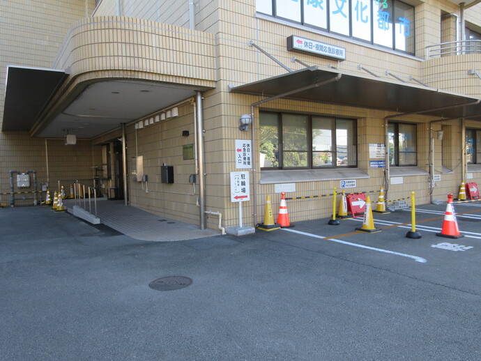 写真:休診 内科小児科