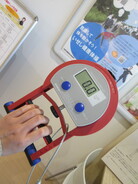 写真:握力計