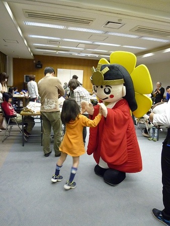 写真:はなてらすちゃんの活動の様子