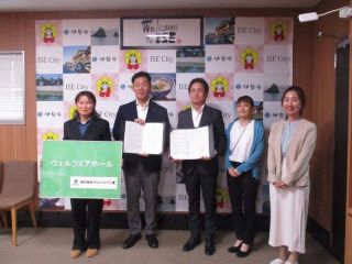 写真:調印式の様子2