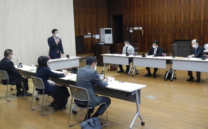 写真:令和4年度第1回伊勢市総合教育会議の様子