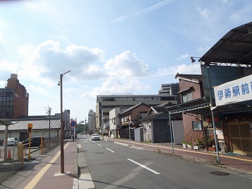 写真:歩道が整備され、中央線が引き直された