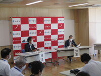 写真：会場での知事との対談の様子