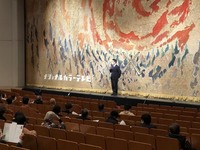 写真:会場での挨拶の様子