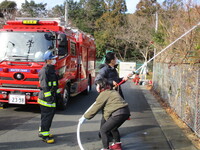 写真:会場で放水訓練をする様子