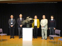 写真:会場での記念撮影の様子