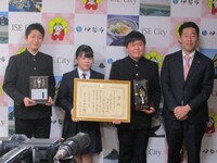 写真:会場での記念撮影の様子