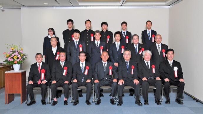 写真:会場での記念撮影の様子