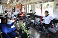 写真：サイクルトレインの試乗の様子
