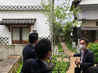 写真:視察先での様子