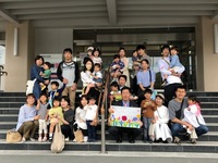 写真:会場での記念撮影の様子