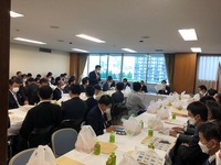 写真:会場で意見発表をする様子