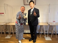 写真:会場での記念撮影の様子