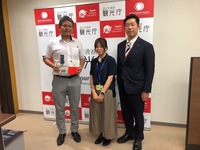 写真:会場での記念撮影の様子