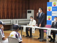 写真:会場での挨拶の様子
