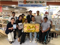 写真:会場での記念撮影の様子