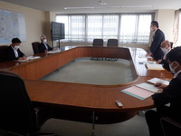 写真:会場で発言する様子