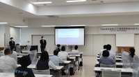 写真:会場での挨拶の様子