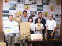 写真:会場での記念撮影の様子