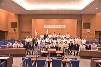 写真:会場での記念撮影の様子