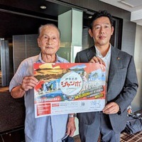 写真:会場での記念撮影の様子