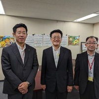 写真:会場での記念撮影の様子