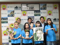 写真:会場での記念撮影の様子