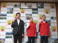 写真:会場での記念撮影の様子