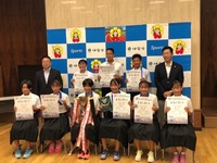 写真:会場での記念撮影の様子