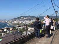 写真:長崎さるく体験する様子