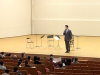 写真:会場での挨拶の様子
