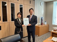 写真:会場での記念撮影の様子