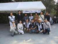 写真:会場での記念撮影の様子