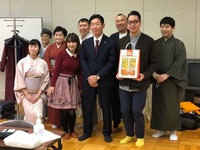 写真:会場での記念撮影の様子