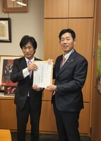 写真:会場での記念撮影の様子