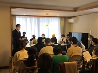 写真:会場での挨拶の様子