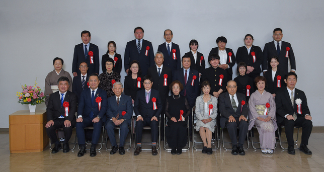 写真:会場での記念撮影の様子