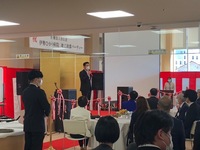 写真:会場での挨拶の様子