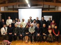 写真:会場での記念撮影の様子
