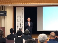 写真:会場での挨拶の様子