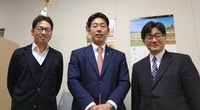 写真:会場での記念撮影の様子