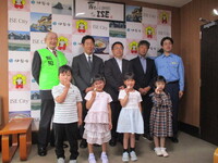 写真:会場での記念撮影の様子