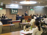 写真:会場での挨拶の様子