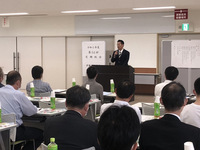 写真:会場での挨拶の様子