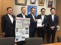 写真:会場での記念撮影の様子