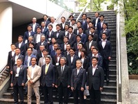 写真:会場での記念撮影の様子