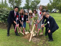 写真:会場での記念撮影の様子